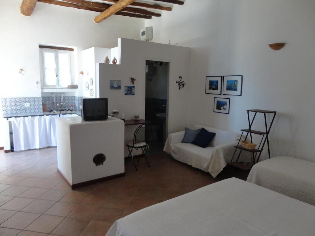 Da Marusca Apartment Santa Marina Salina Phòng bức ảnh