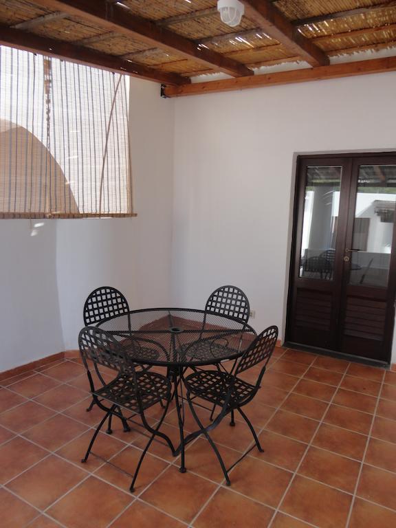 Da Marusca Apartment Santa Marina Salina Phòng bức ảnh
